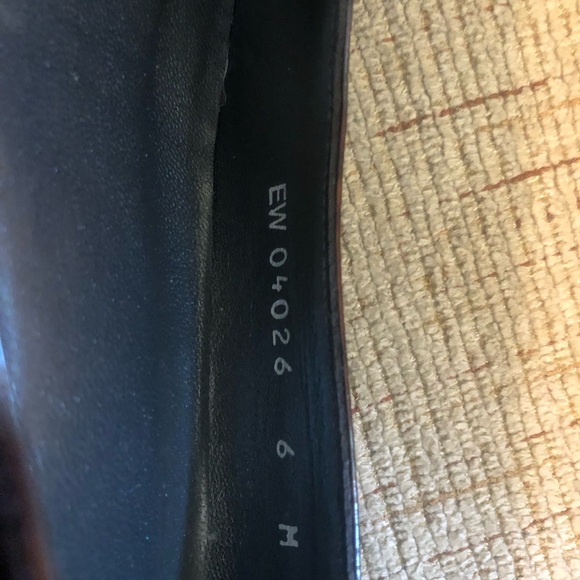 Stuart Weitzman, black, crêpe and faux Turquoise bow & trim peek toe heels 6M - Picture 3 of 5
